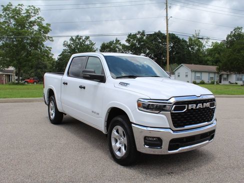Used 2025 RAM 1500 Big Horn AWD/4WD image 3