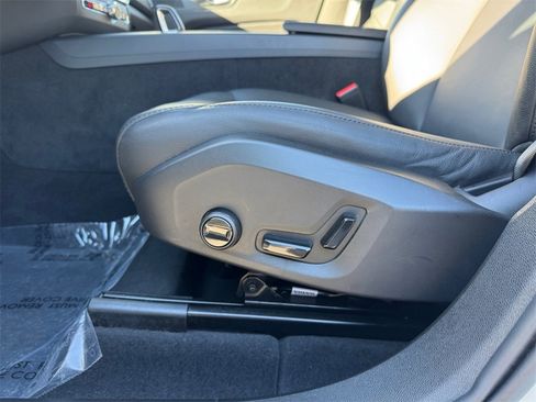 Certified 2025 Volvo XC60 B5 Core image 25