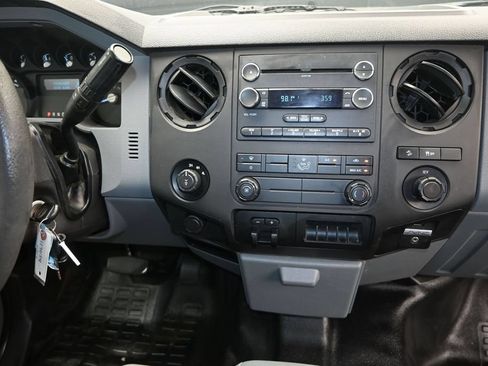 Used 2016 Ford F250 XL w/ XL Appearance Package AWD/4WD image 28