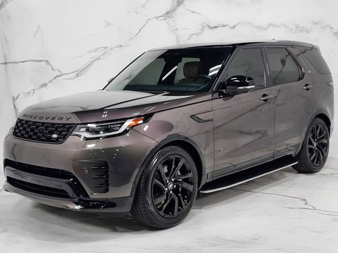 Used 2024 Land Rover Discovery Dynamic SE AWD/4WD image 11
