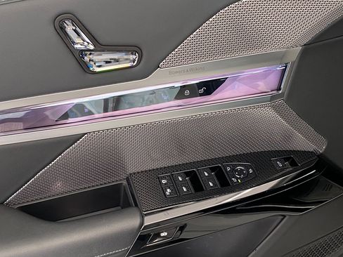 Certified 2024 BMW 750e xDrive image 24