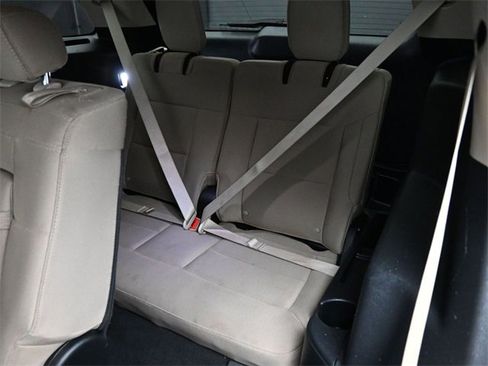 Used 2023 Ford Explorer XLT image 16