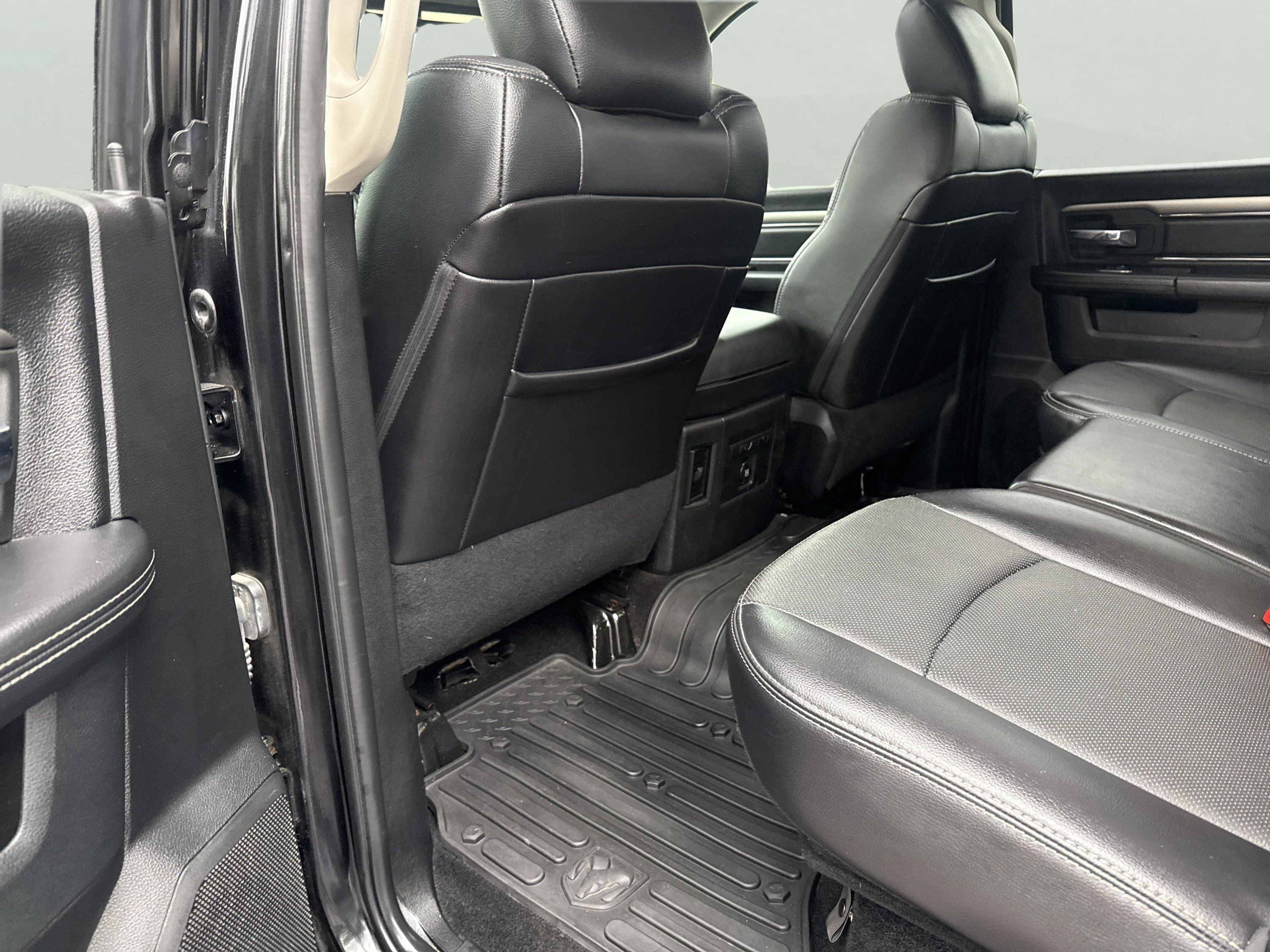 Used 2017 RAM 1500 Sport w/ Black Ram 1500 Sport Group AWD/4WD image 9