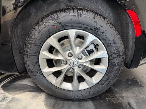 New 2026 Chrysler Pacifica Select image 24