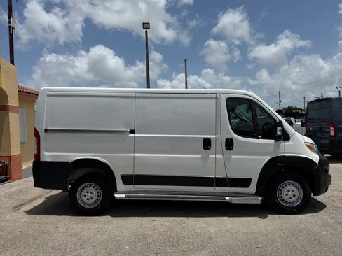 Used 2025 RAM ProMaster 2500 w/ U-Haul Equipment Group FWD image 8
