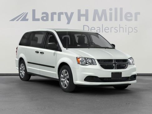 Used 2019 Dodge Grand Caravan SE w/ UConnect Hands-Free Group image 9