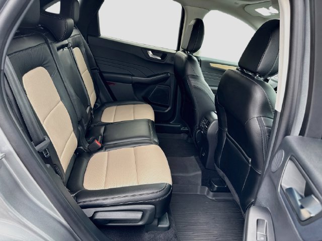 Certified 2022 Ford Escape Titanium w/ Titanium Elite Package AWD/4WD image 33