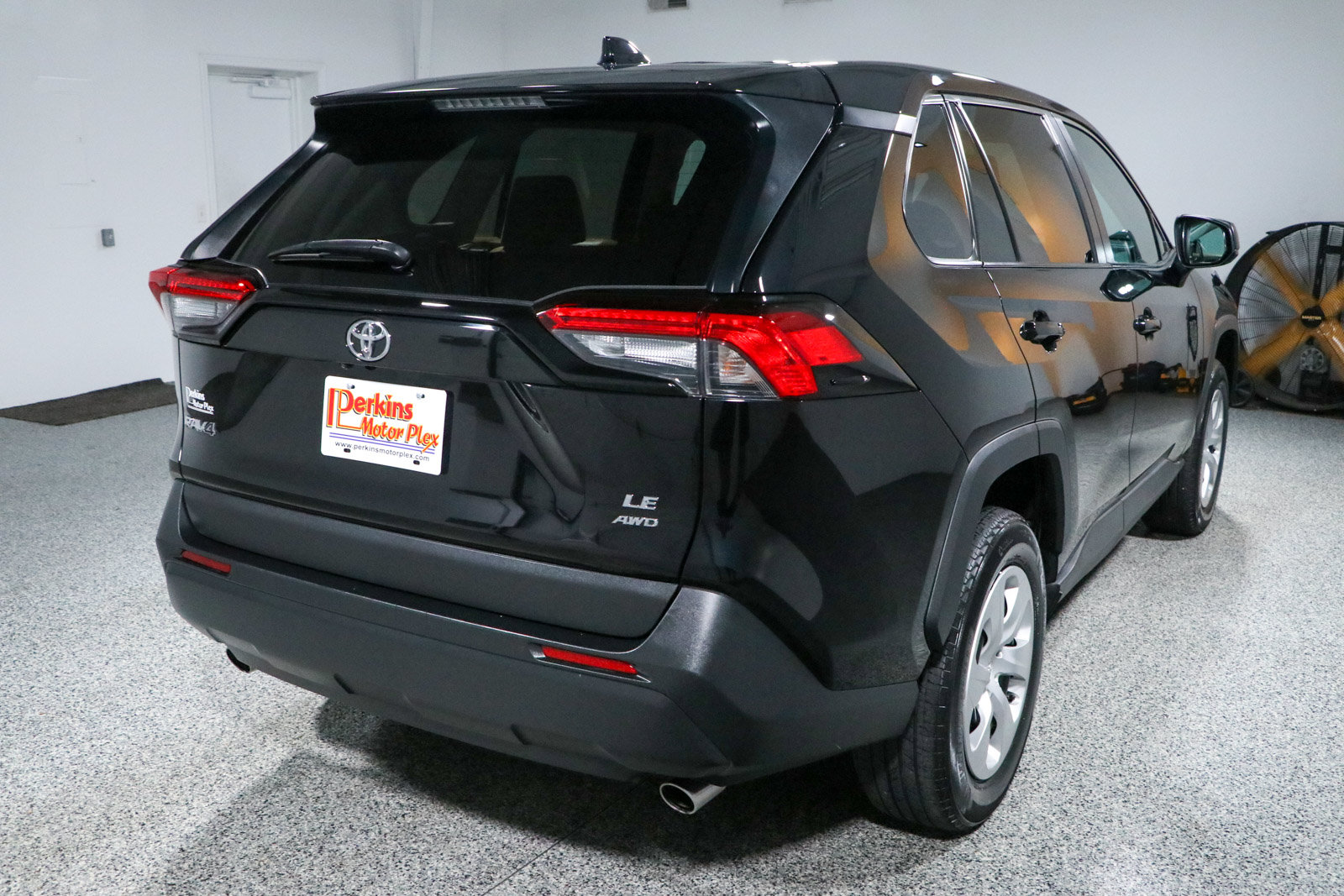 Used 2023 Toyota RAV4 LE AWD/4WD image 7