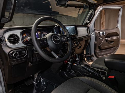 Used 2024 Jeep Wrangler Willys image 13