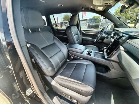 Certified 2026 GMC Acadia Elevation w/ Elevation Premium Package FWD image 27