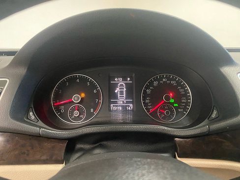 Used 2014 Volkswagen Passat 1.8T SEL Premium image 25