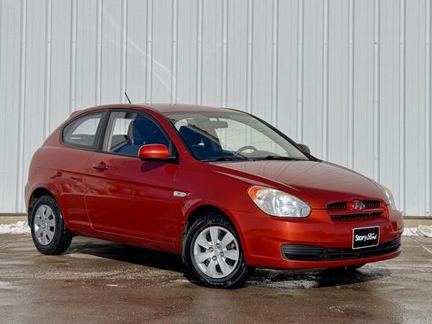 Used 2010 Hyundai Accent GS image 7