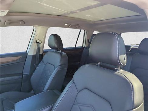 Used 2024 Volkswagen Atlas SE w/ Panoramic Sunroof Package FWD image 20