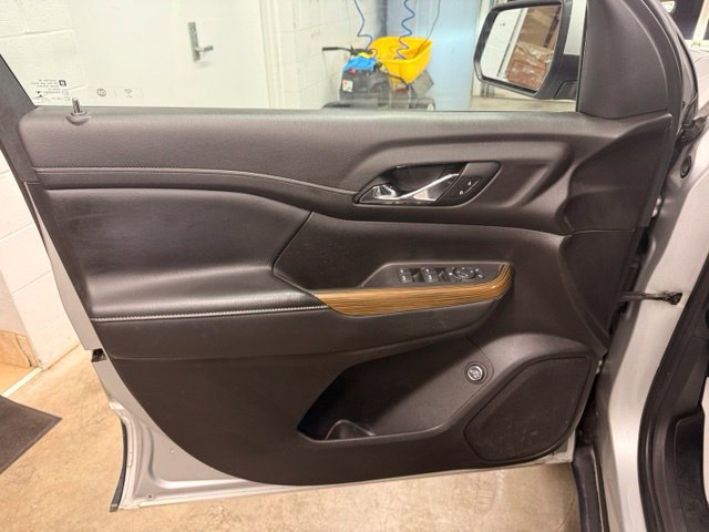 Used 2020 GMC Acadia SLE w/ Driver Convenience Package FWD image 9