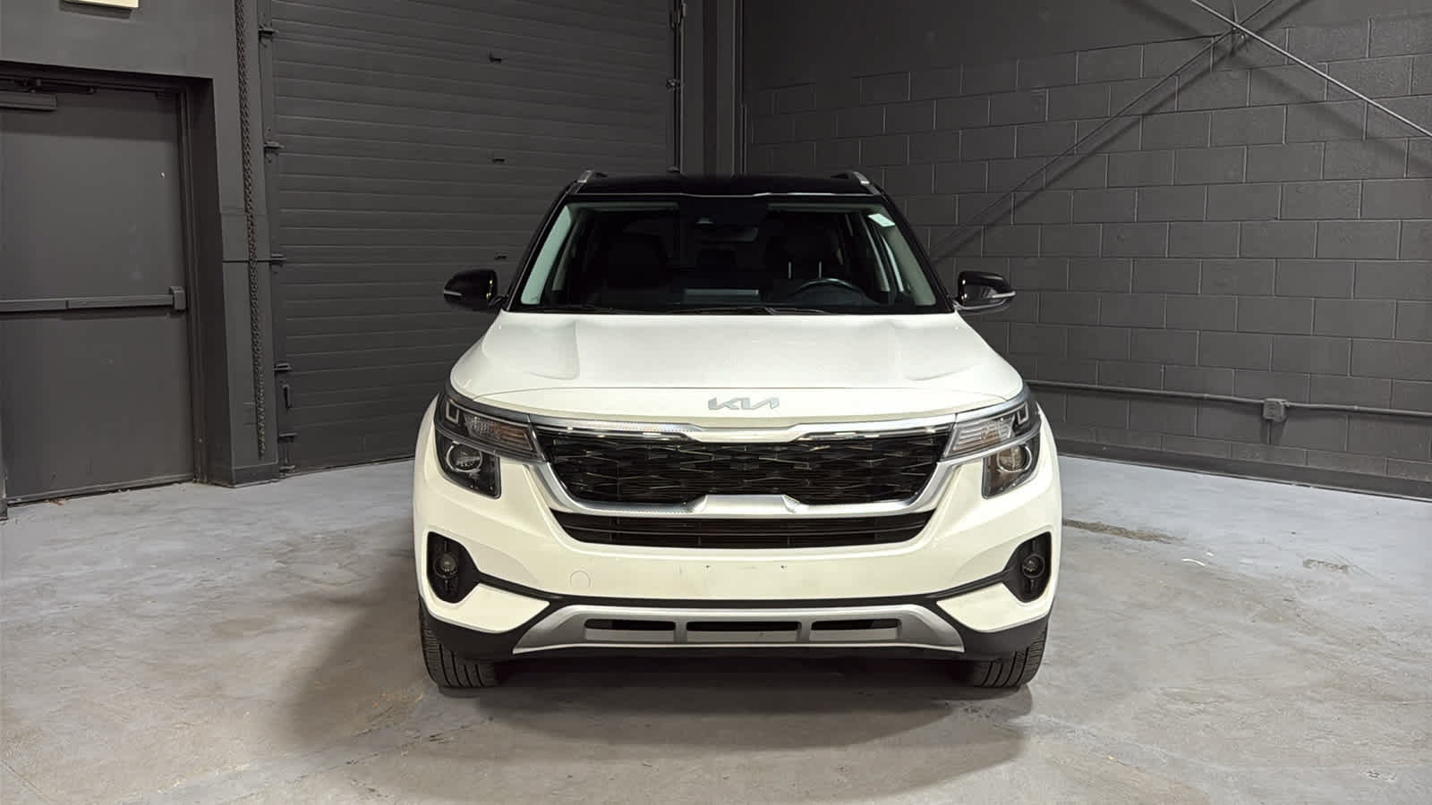 Used 2023 Kia Seltos S AWD/4WD image 2