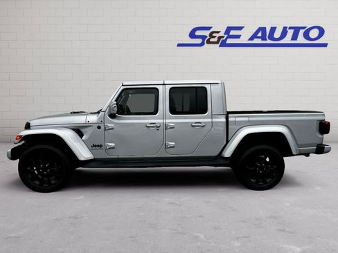 Used 2022 Jeep Gladiator High Altitude AWD/4WD image 2