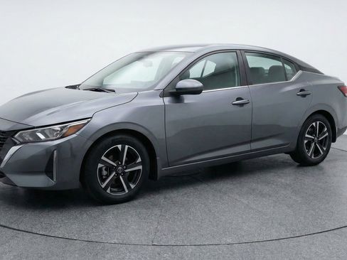 Used 2025 Nissan Sentra SV image 3