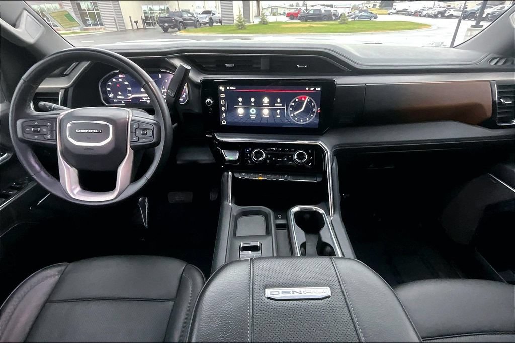 Used 2024 GMC Sierra 3500 Denali w/ Denali Reserve Package AWD/4WD image 16