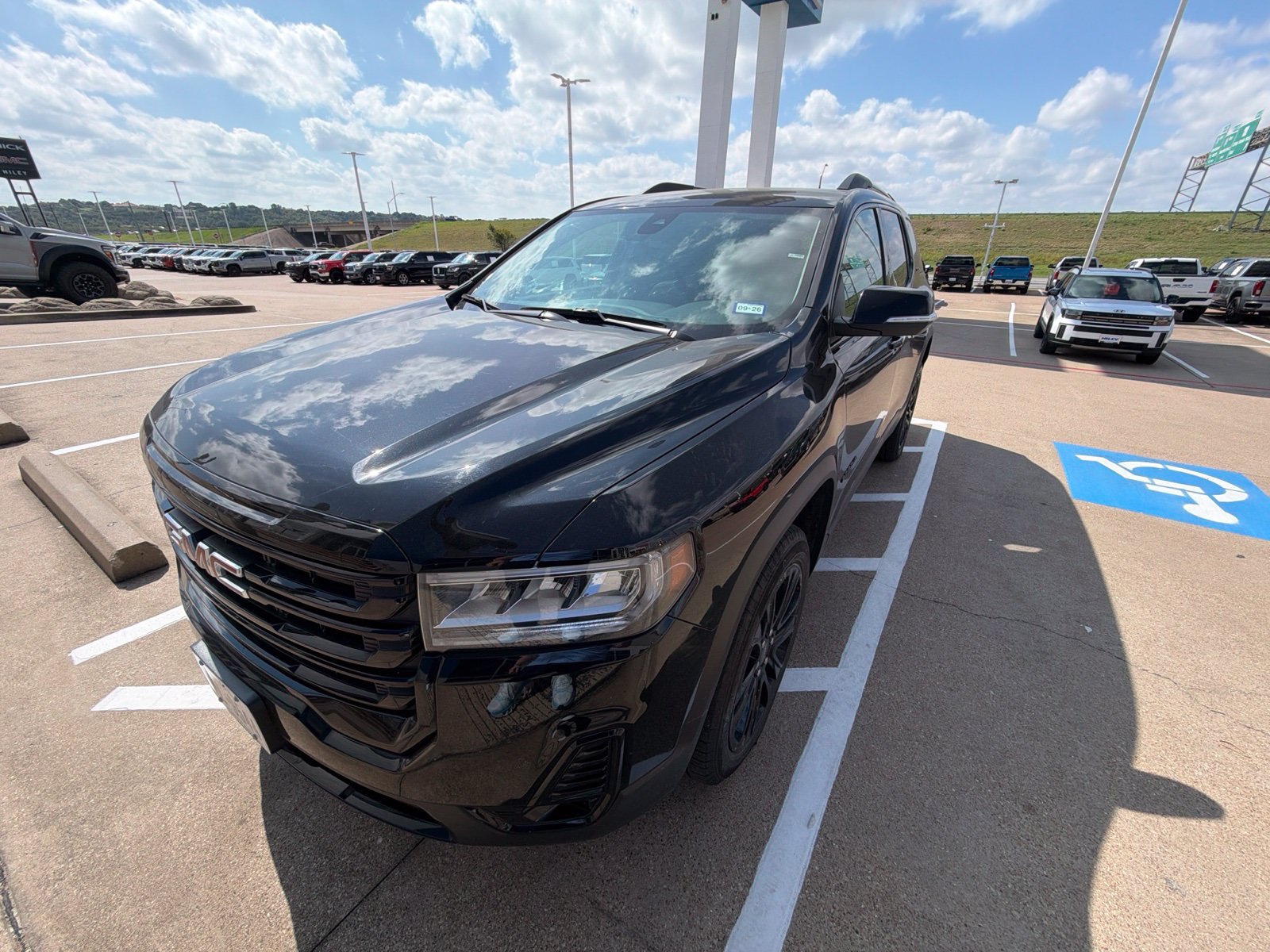 Used 2023 GMC Acadia SLT w/ Elevation Edition FWD image 1