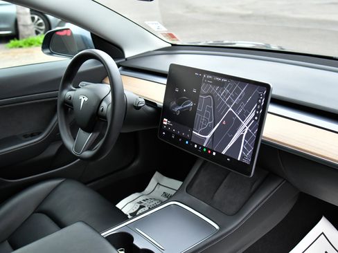 Used 2021 Tesla Model 3 Standard Range Plus image 41