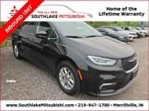 Used 2022 Chrysler Pacifica Touring-L FWD image 1