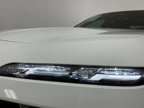 Certified 2024 BMW i7 xDrive60 w/ Executive Package image 8