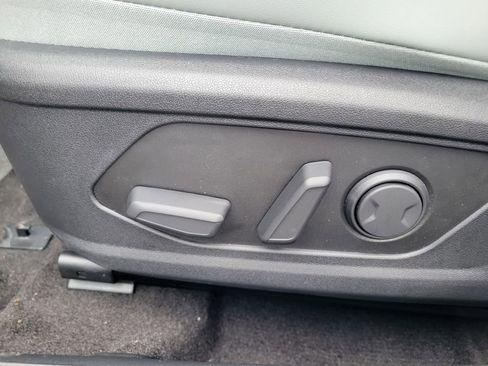 New 2025 Hyundai Elantra Limited image 15