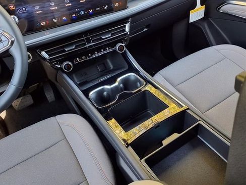 New 2026 Chevrolet Traverse LT image 9