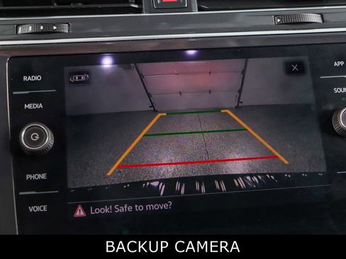 Used 2022 Volkswagen Tiguan SE R-Line image 18