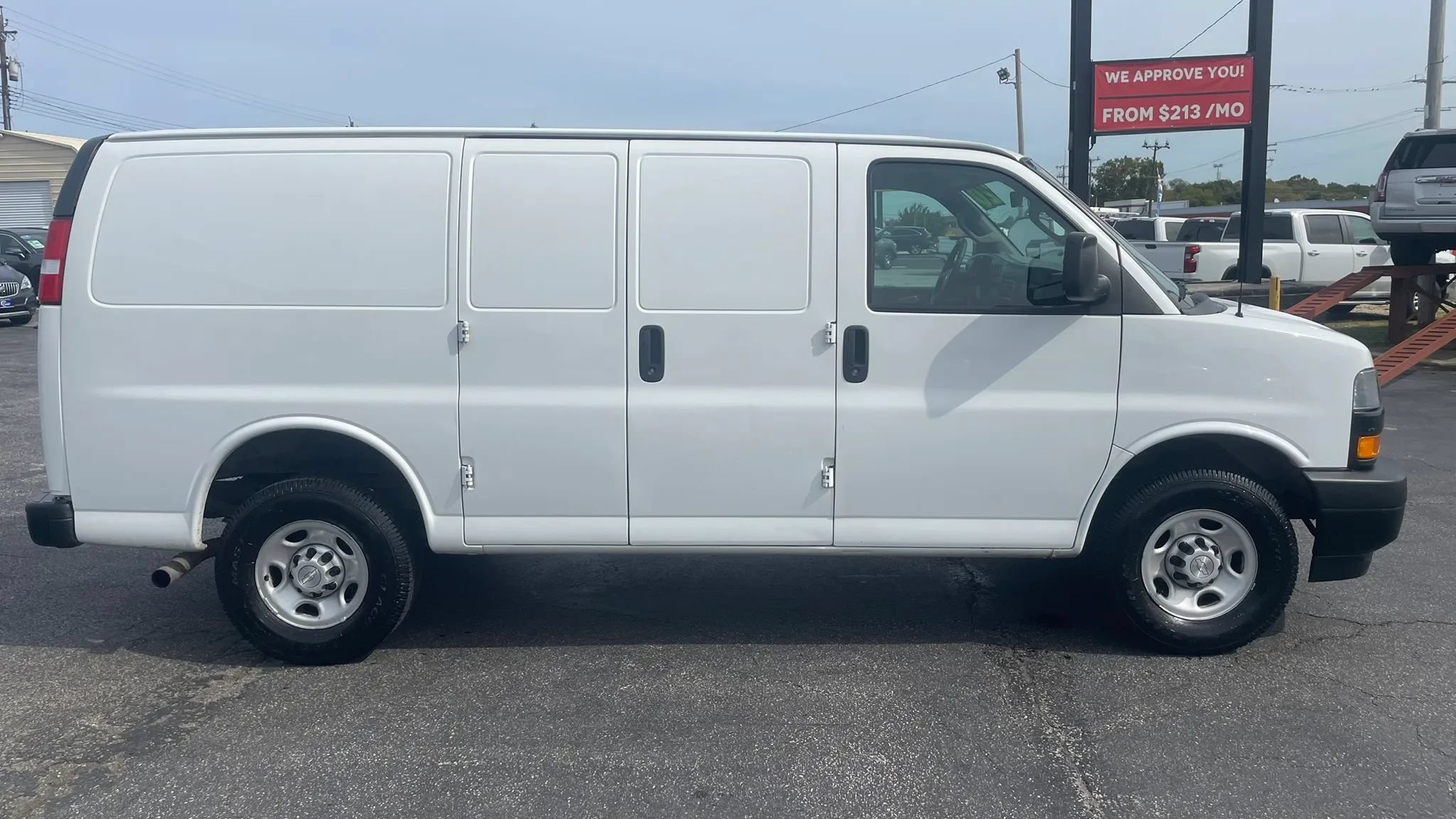 Used 2020 Chevrolet Express 2500 RWD image 4
