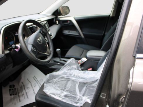 Used 2015 Toyota RAV4 LE FWD image 15