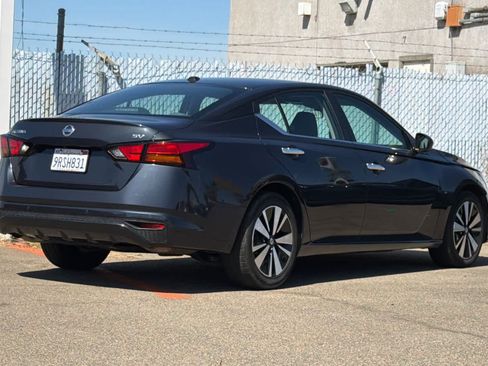 Used 2022 Nissan Altima 2.5 SV FWD image 3