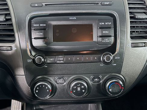 Used 2017 Kia Forte LX image 17