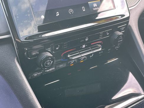 Used 2024 Jeep Grand Cherokee L Altitude image 18