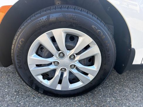 Certified 2023 Kia Soul LX FWD image 2