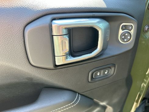 Used 2023 Jeep Wrangler Unlimited Sahara AWD/4WD image 13
