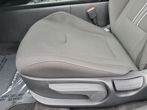 Certified 2025 Hyundai Elantra Sport FWD image 21