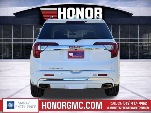 Used 2023 GMC Acadia Denali image 4