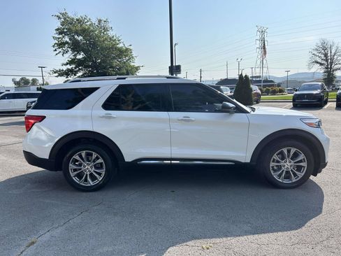 Used 2022 Ford Explorer Limited w/ Equipment Group 301A RWD image 2