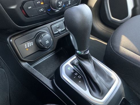 Used 2019 Jeep Renegade Latitude w/ Trailer Tow Group image 23