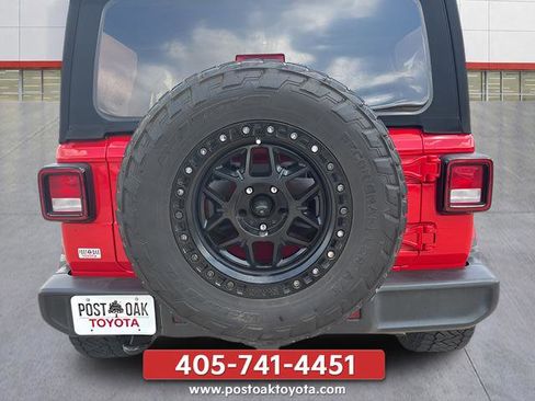 Used 2022 Jeep Wrangler Unlimited Sahara AWD/4WD image 12