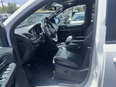 Used 2019 Dodge Grand Caravan GT w/ Safety Sphere Group FWD image 10