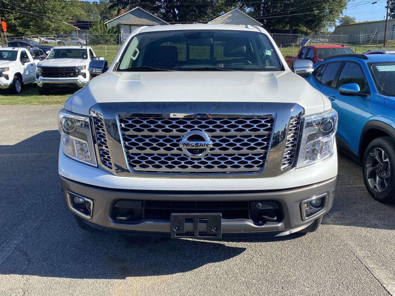 Used 2018 Nissan Titan Platinum Reserve w/ Platinum Utility Package AWD/4WD image 2