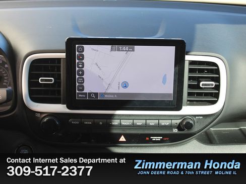 Used 2022 Hyundai Venue Limited image 14