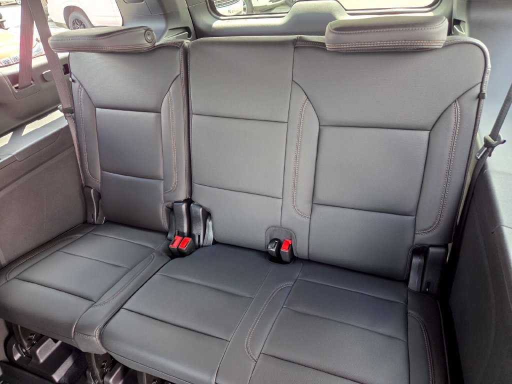 Used 2026 Chevrolet Suburban High Country RWD image 11