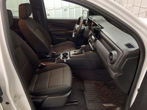 Used 2024 Chevrolet Colorado W/T image 14