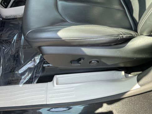 Used 2023 Chrysler Pacifica Touring-L FWD image 18