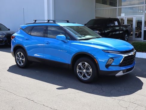 Used 2026 Chevrolet Blazer LT w/ Convenience Package FWD image 2