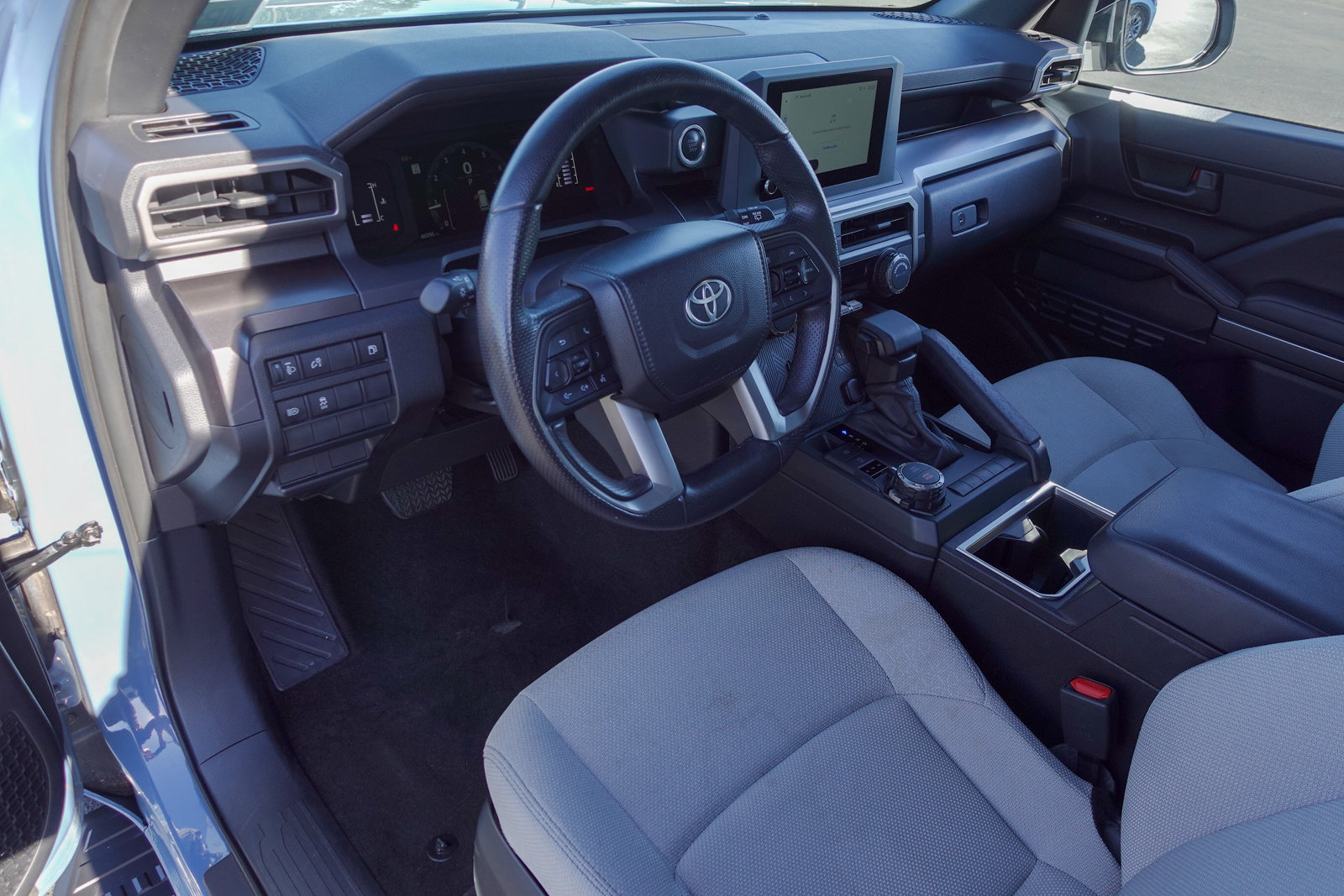 Used 2025 Toyota 4Runner SR5 AWD/4WD image 9