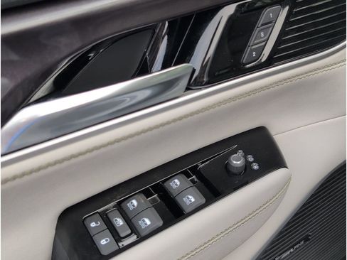 Used 2023 Jeep Wagoneer 4WD image 13